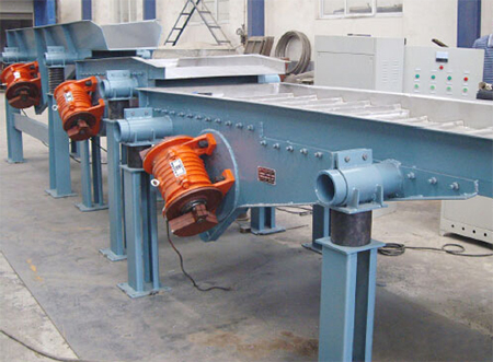 直線(xiàn)篩振動(dòng)電機側部