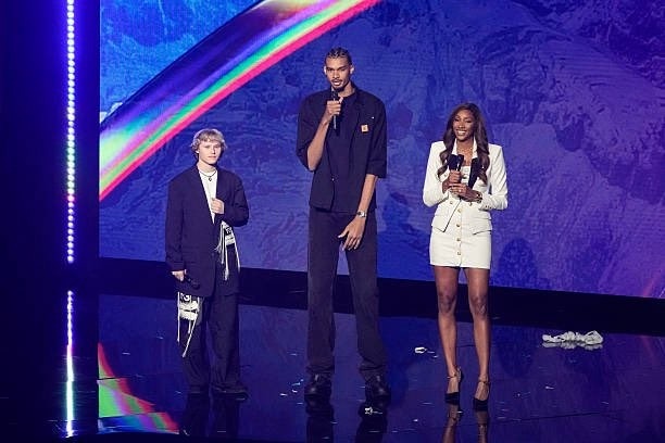 新寵！NBA新轉播商NBC將為文班拍紀錄片 目標將其塑造為文化偶像