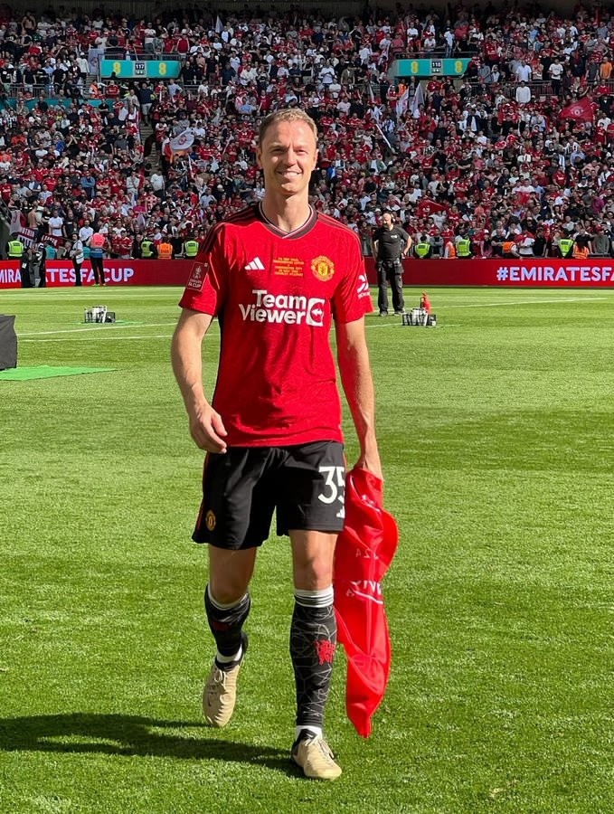 掛靴！記者：對陣中國香港，是37歲曼聯(lián)老將埃文斯的生涯告別戰