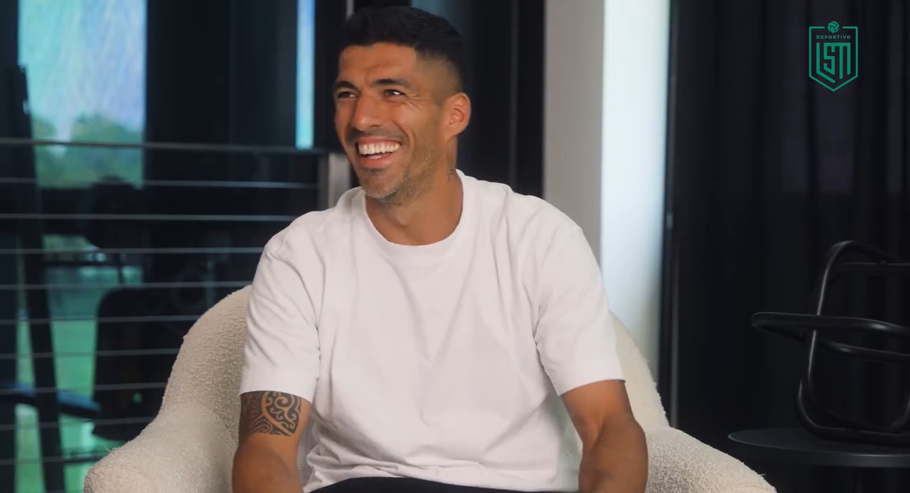 ??梅西叫啥來(lái)著(zhù)？新球隊成立時(shí)花絮：蘇牙突然語(yǔ)塞忘記梅西名字