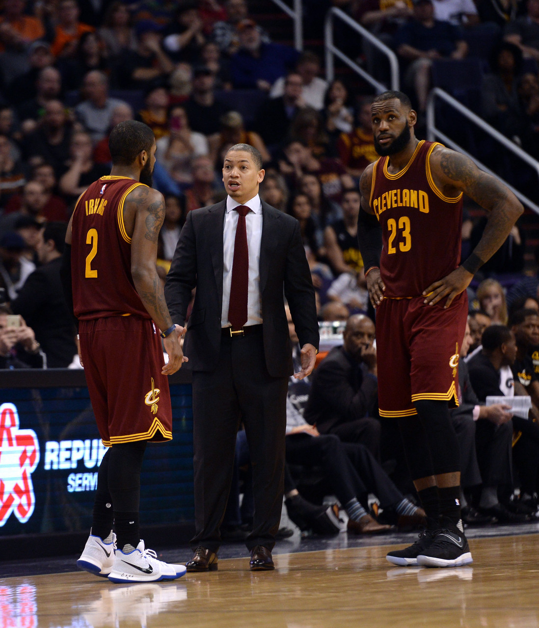 前隊記：16年騎士?jì)炔慷纷旌蜖幊巢挥嬈鋽?隊友相互動(dòng)手的就有4次