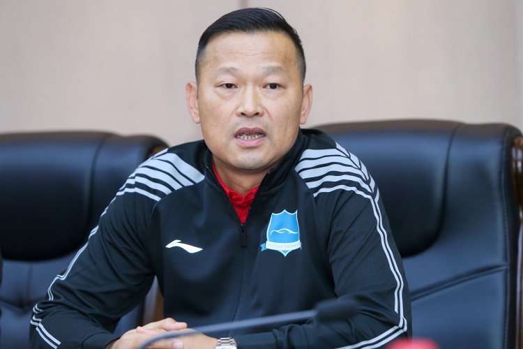 武漢女足主教練常衛魏：相當不易，核心隊員站出來(lái)，打下穩固基石