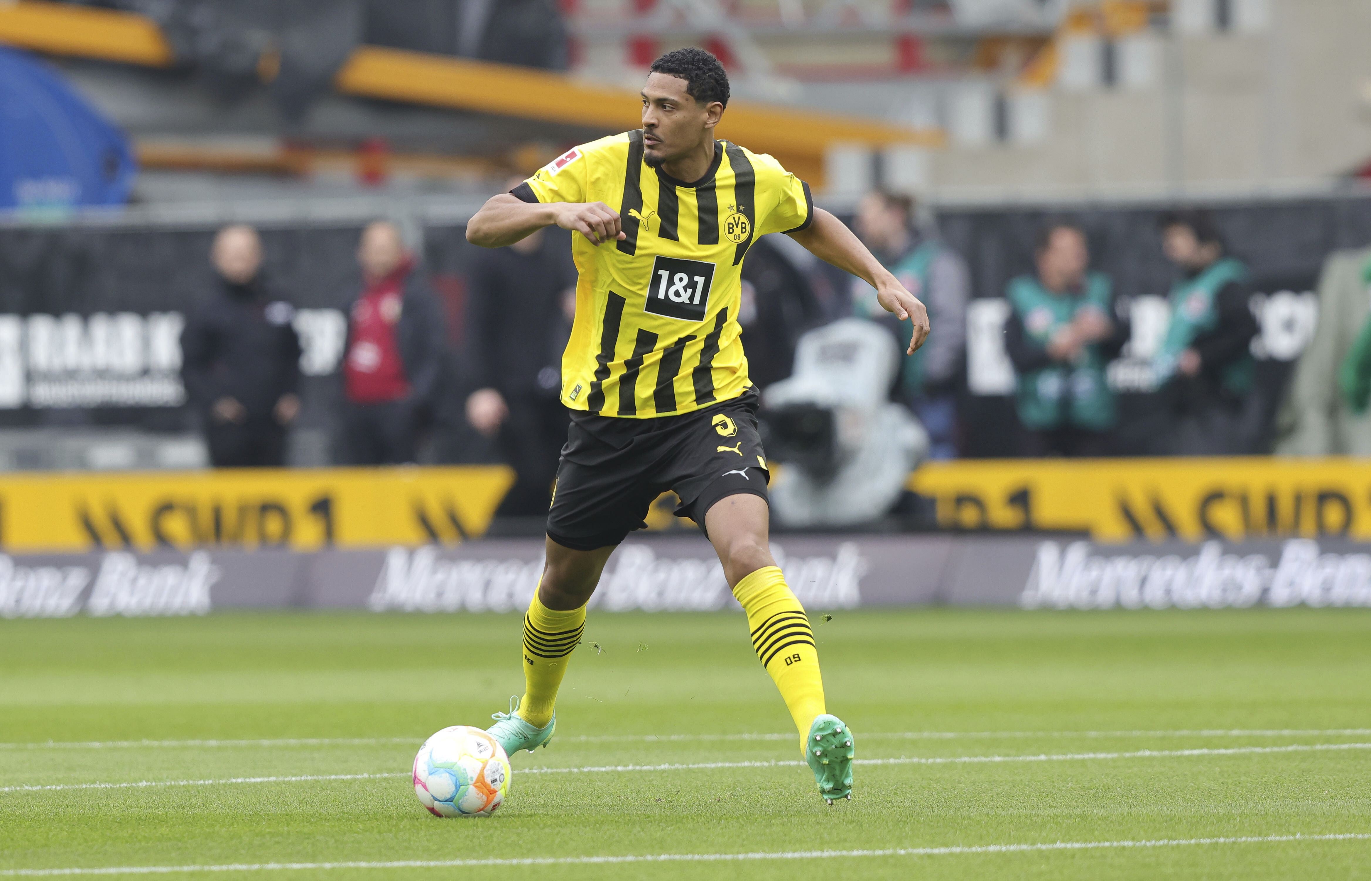 踢球者：阿萊若留在荷甲需接受大幅降薪，多特要價(jià)低于1000萬(wàn)歐