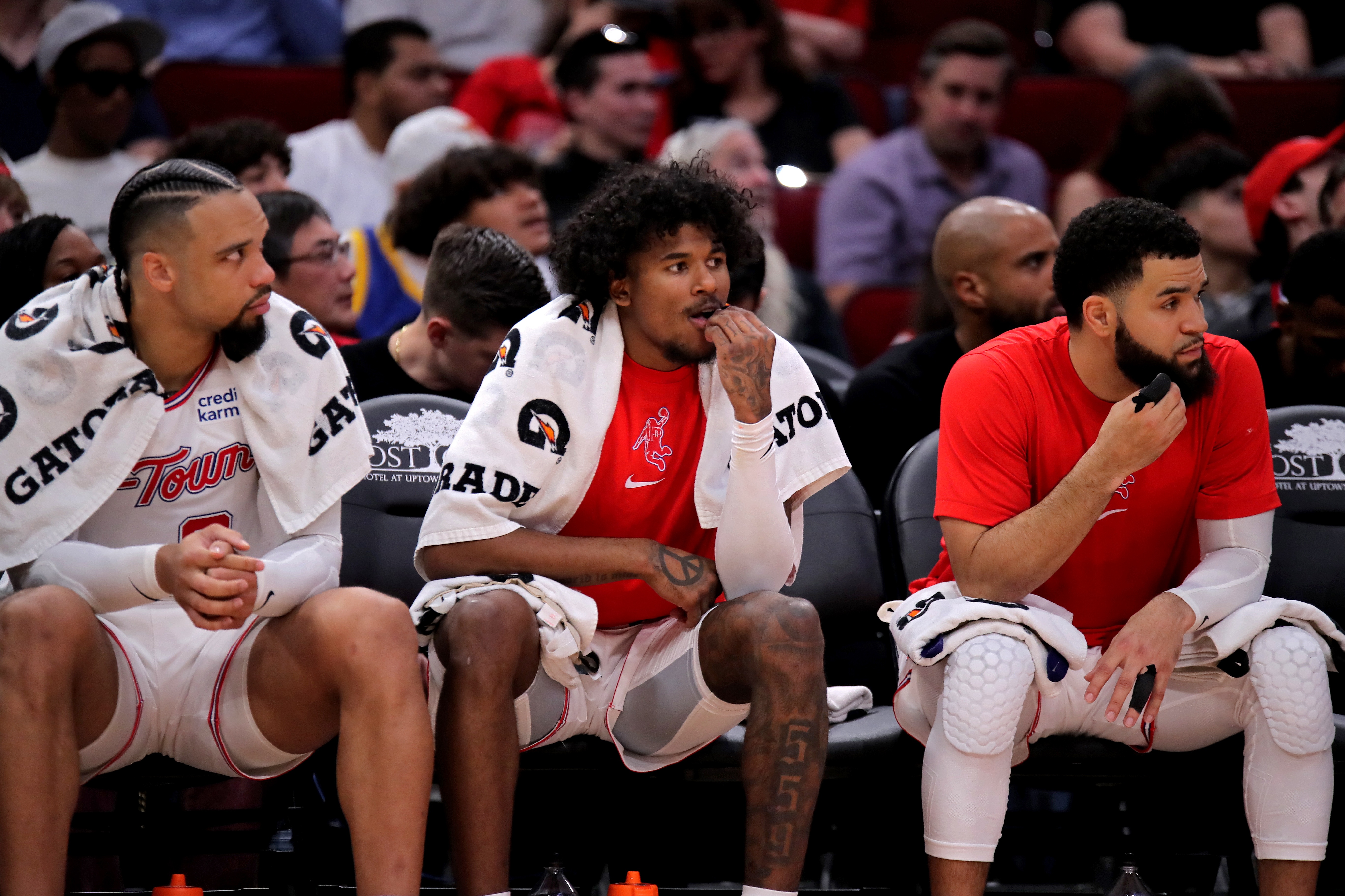 都醒醒！火箭眾將半場(chǎng)集體迷失：狄龍7中2 阿門(mén)6中0 杰倫11中4