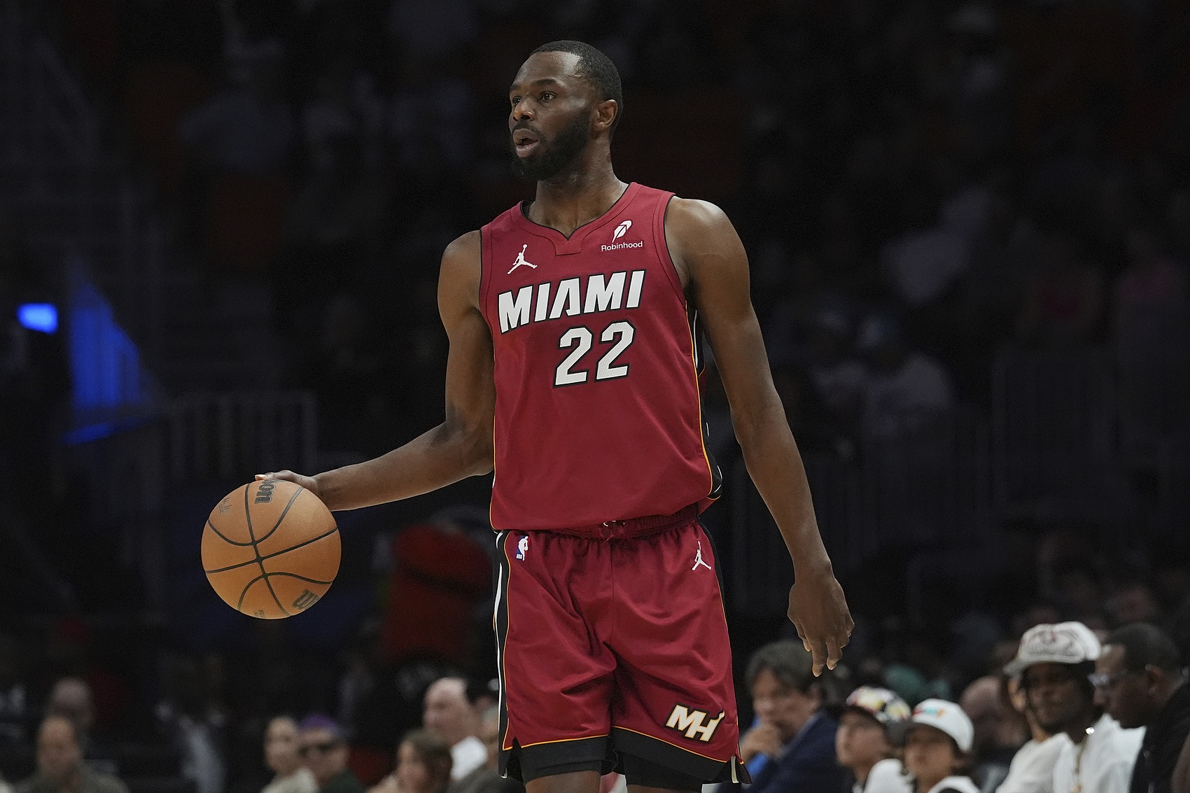 末節遭棄！維金斯28分鐘10投僅3中拿到10分3助3帽 正負值-9