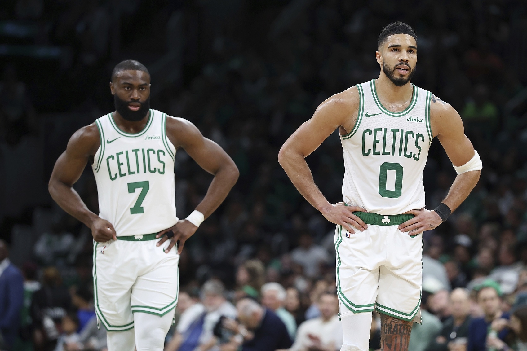 美記：塔圖姆和布朗是并駕齊驅的核心 他們今夏應該不會(huì )離開(kāi)綠軍