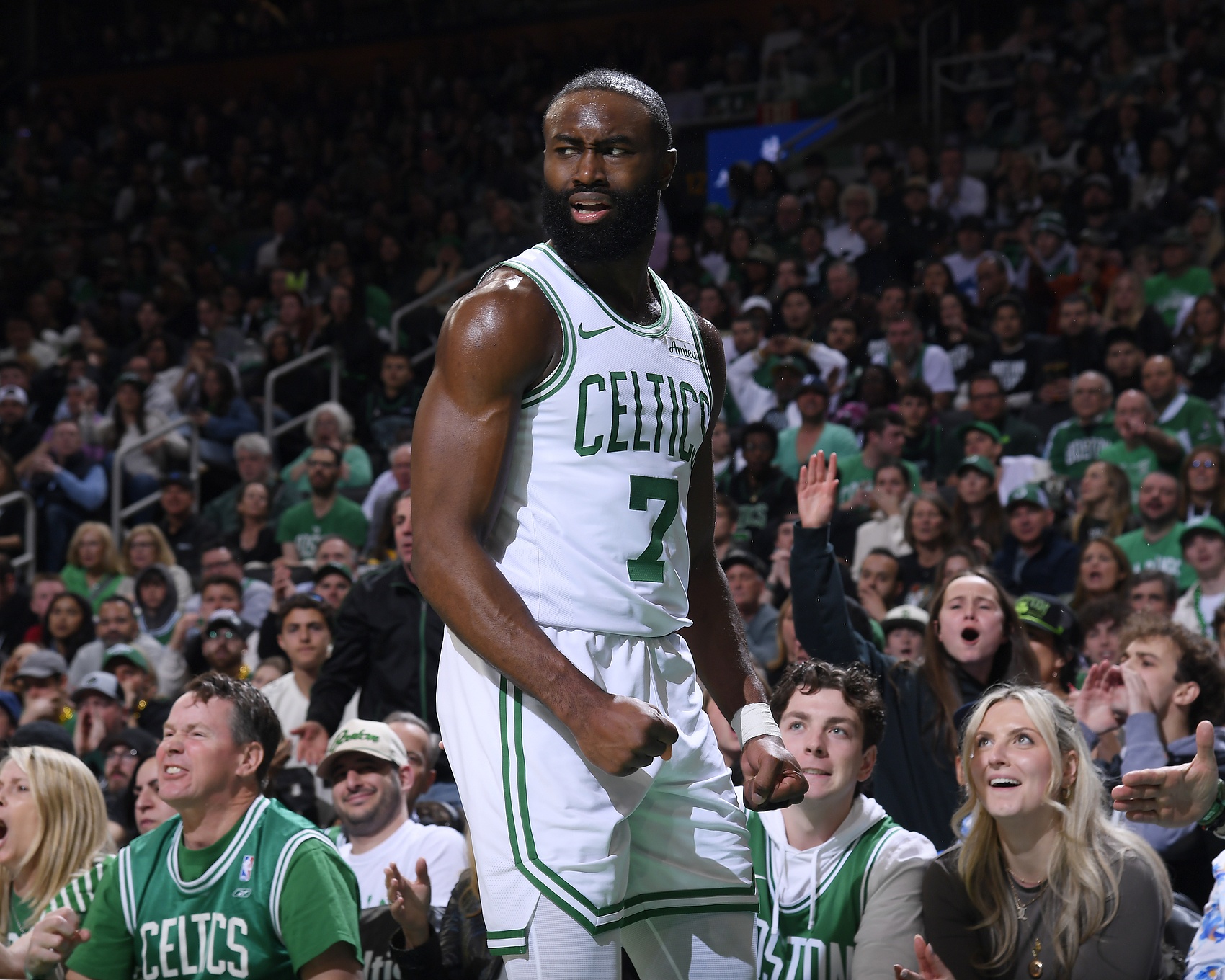 專(zhuān)家再評布朗傷情：之前報道都說(shuō)是骨挫傷 現在變成了半月板損傷