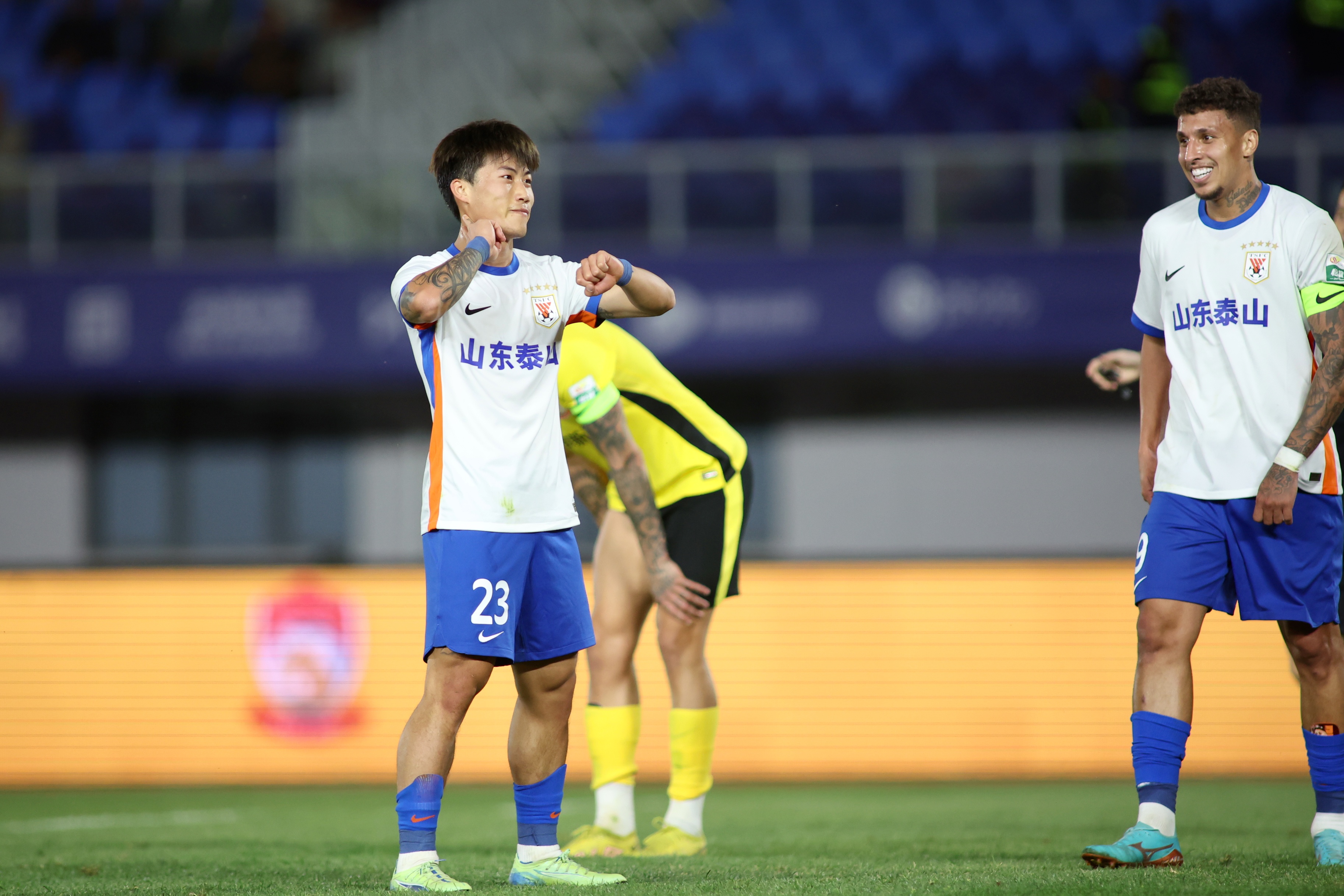 媒體人：謝文能留洋可以找費萊尼牽線(xiàn)從比利時(shí)踢起，歐塞爾太難了