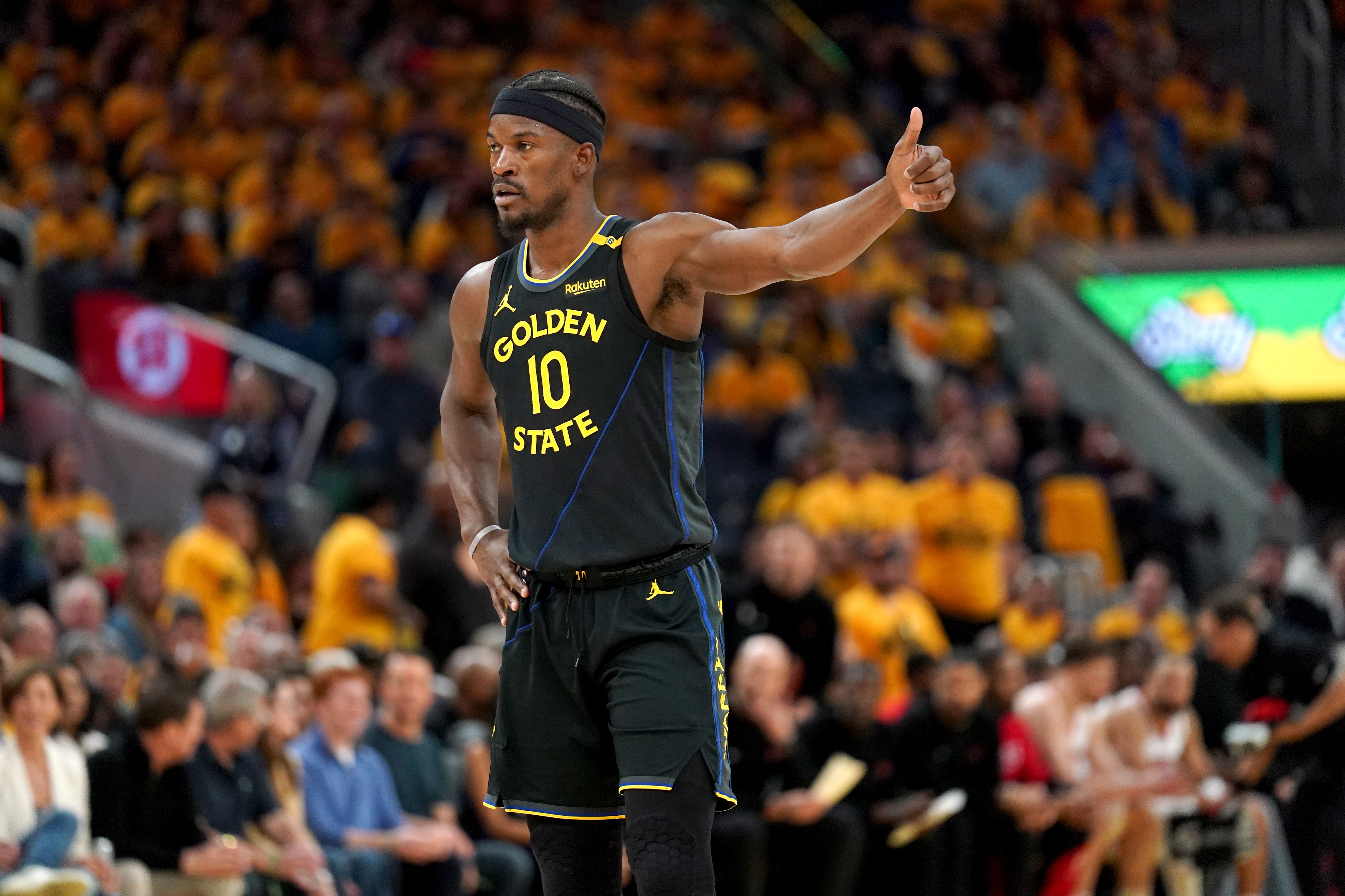 皮爾斯：當庫里不能打時(shí) 巴特勒沒(méi)有借口&他必須carry球隊