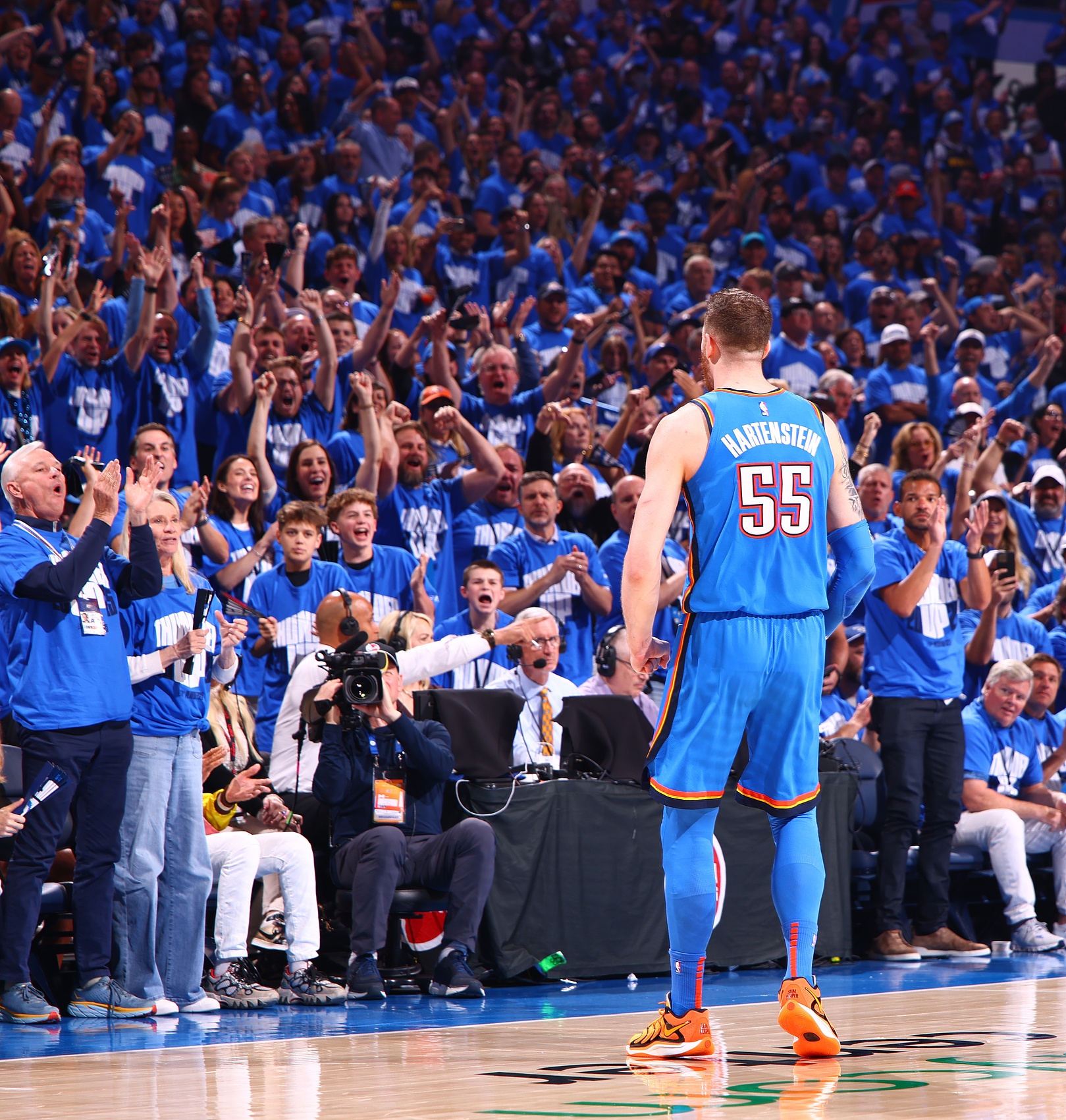 想過(guò)哈滕能年薪3000萬(wàn)嗎？周琦：沒(méi)想過(guò) 看到他打的這么好很高興