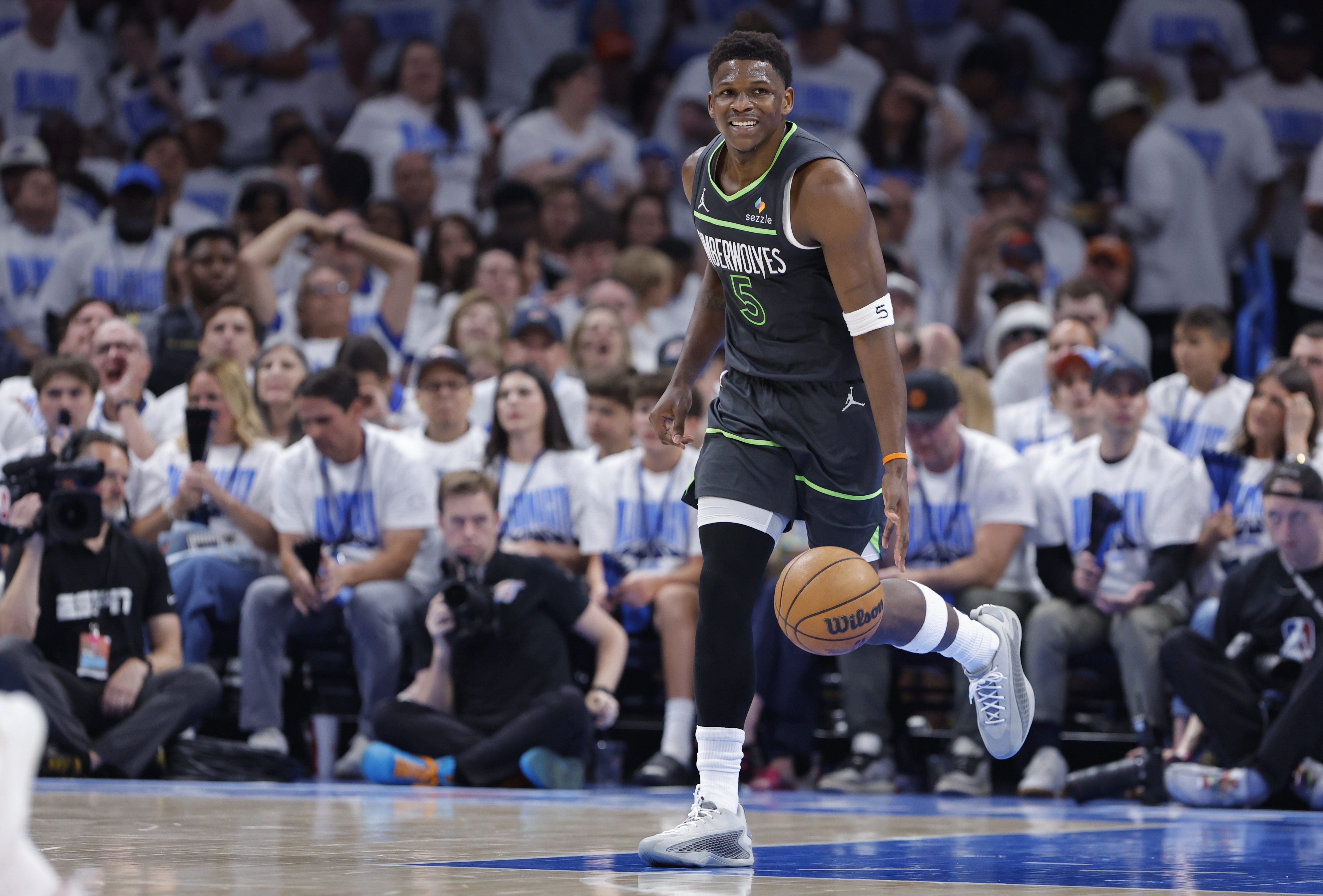 韋德：在愛(ài)德華茲身上看到了自己 我24歲奪冠&希望他也能做到