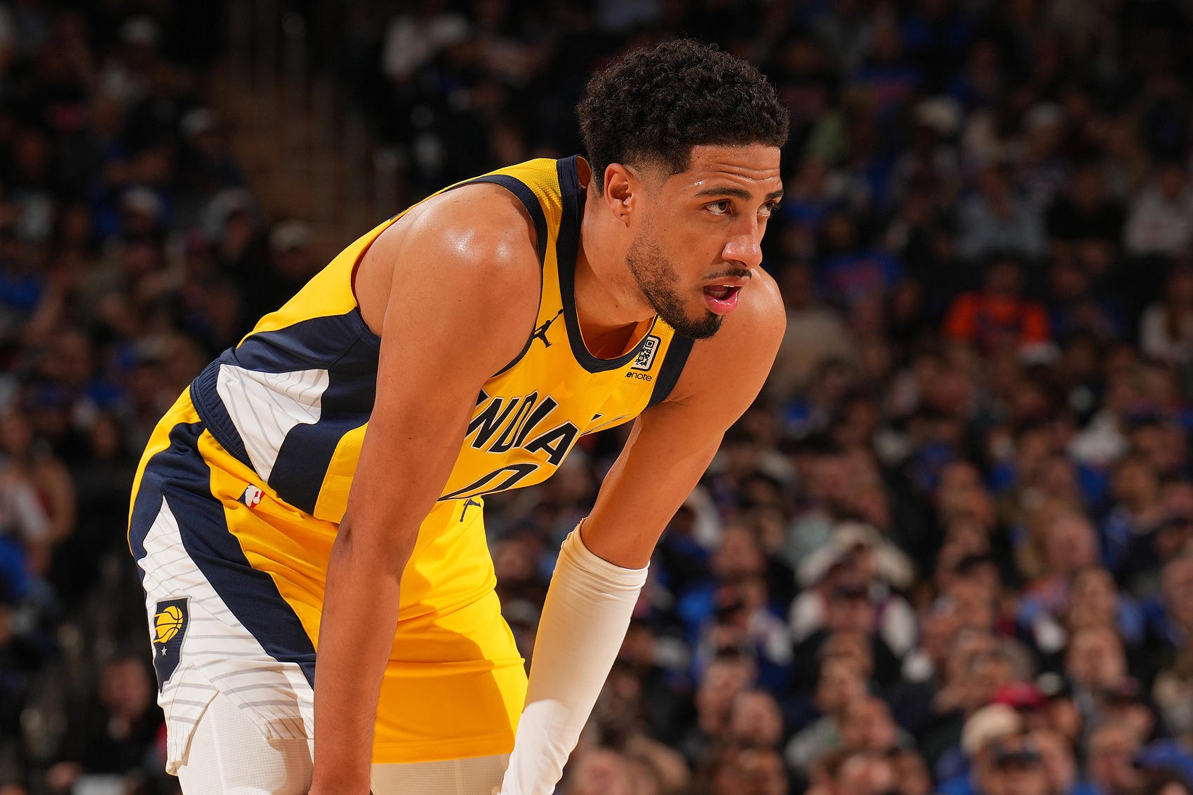 快船隊記：哈利伯頓享受了“下狗”特權 他前3節5中1但不會(huì )被噴