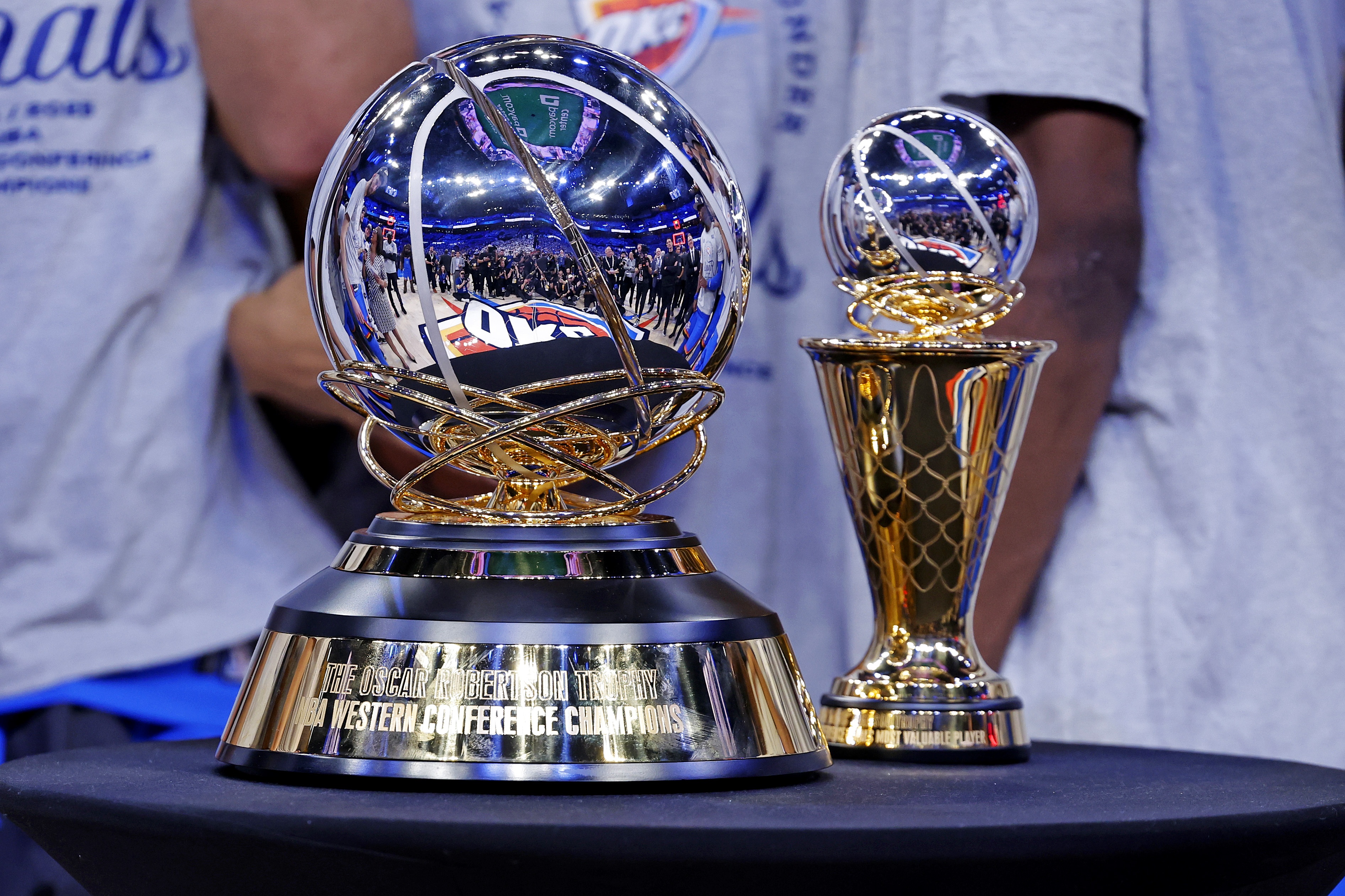 火星撞地球??你看好誰(shuí) 美媒提問(wèn)：15-16雷霆VS24-25雷霆誰(shuí)獲勝