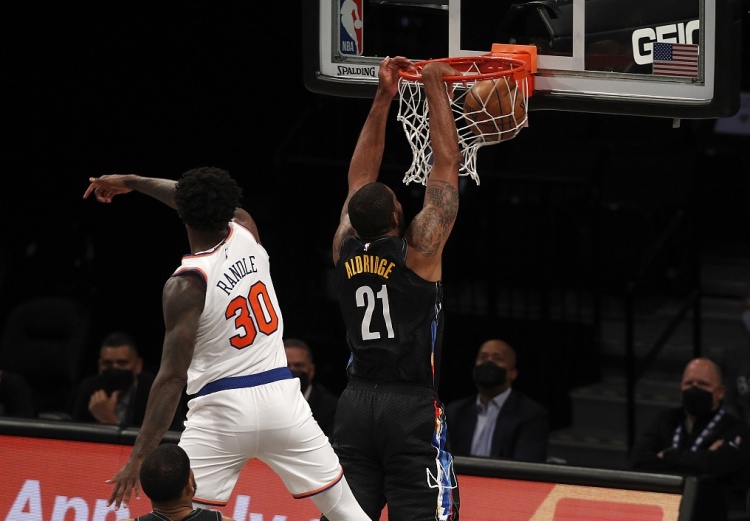 蘭德?tīng)枺喊柕吕锲姹任蚁胂笾懈y防 他知道怎么得分&造犯規