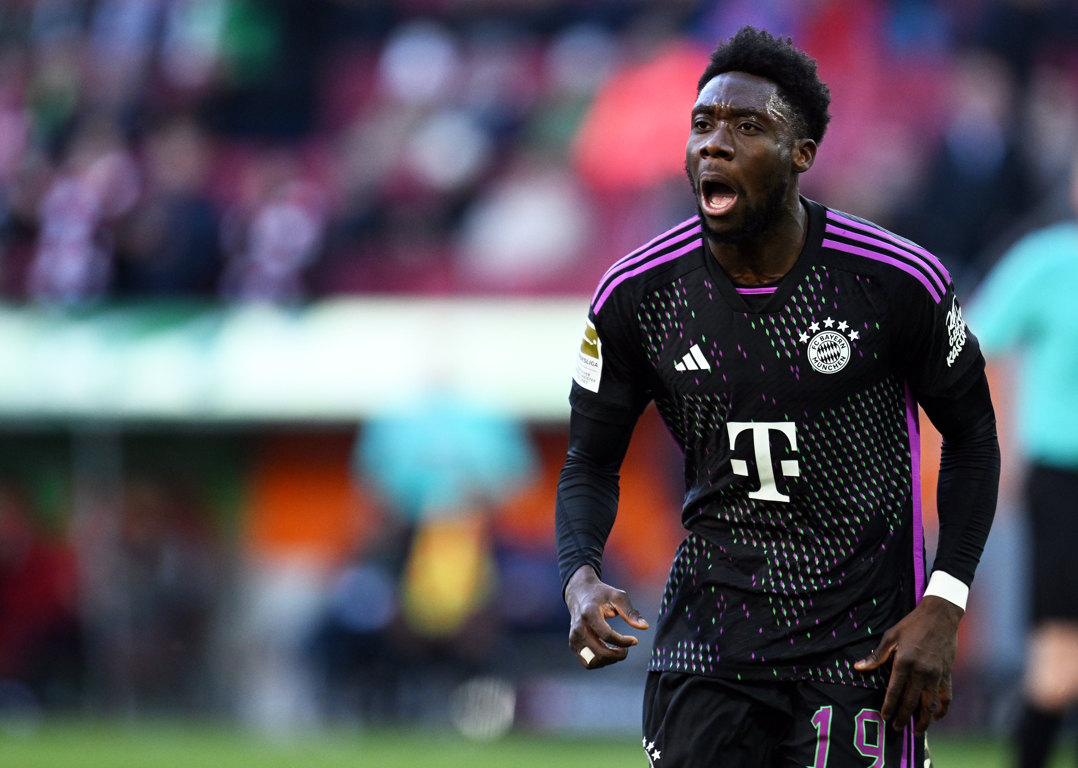 心有不甘！現身安聯(lián)球場(chǎng)觀(guān)戰歐冠決賽，阿方索：我們本應在這里