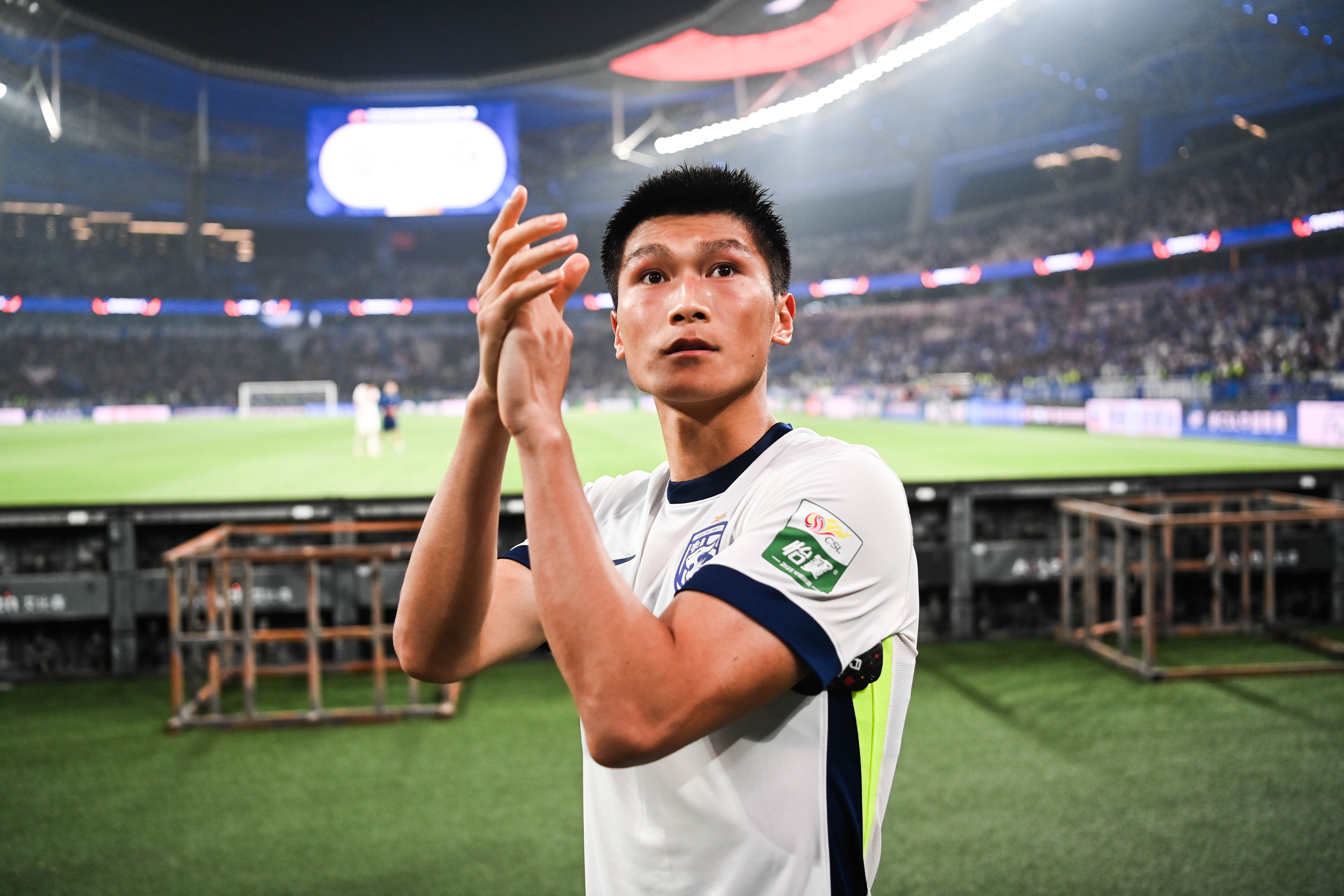 媒體人：武漢三鎮上座率那么低，是否因為卓爾球迷不認這支球隊？