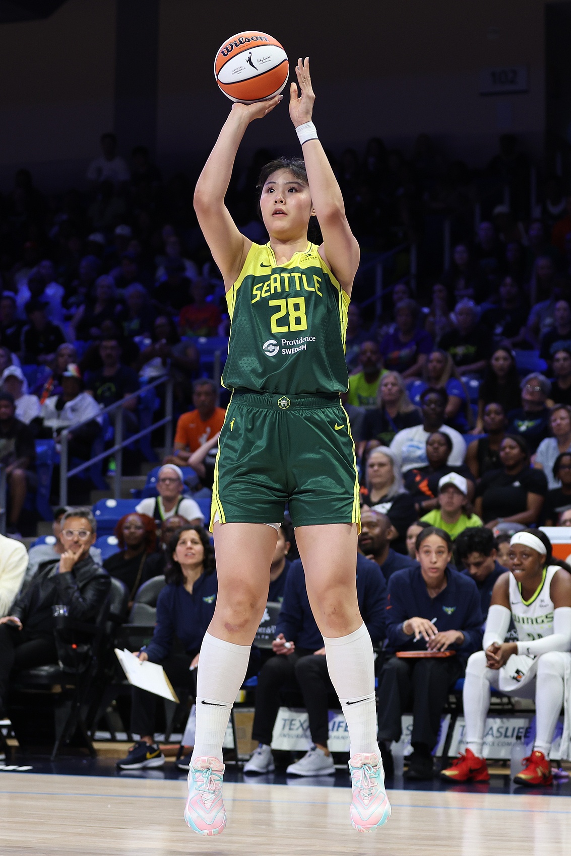 風(fēng)暴遭夢(mèng)想逆轉:李月汝面對瓊斯&格里娜兩大中鋒打2+1 獲解說(shuō)稱(chēng)贊