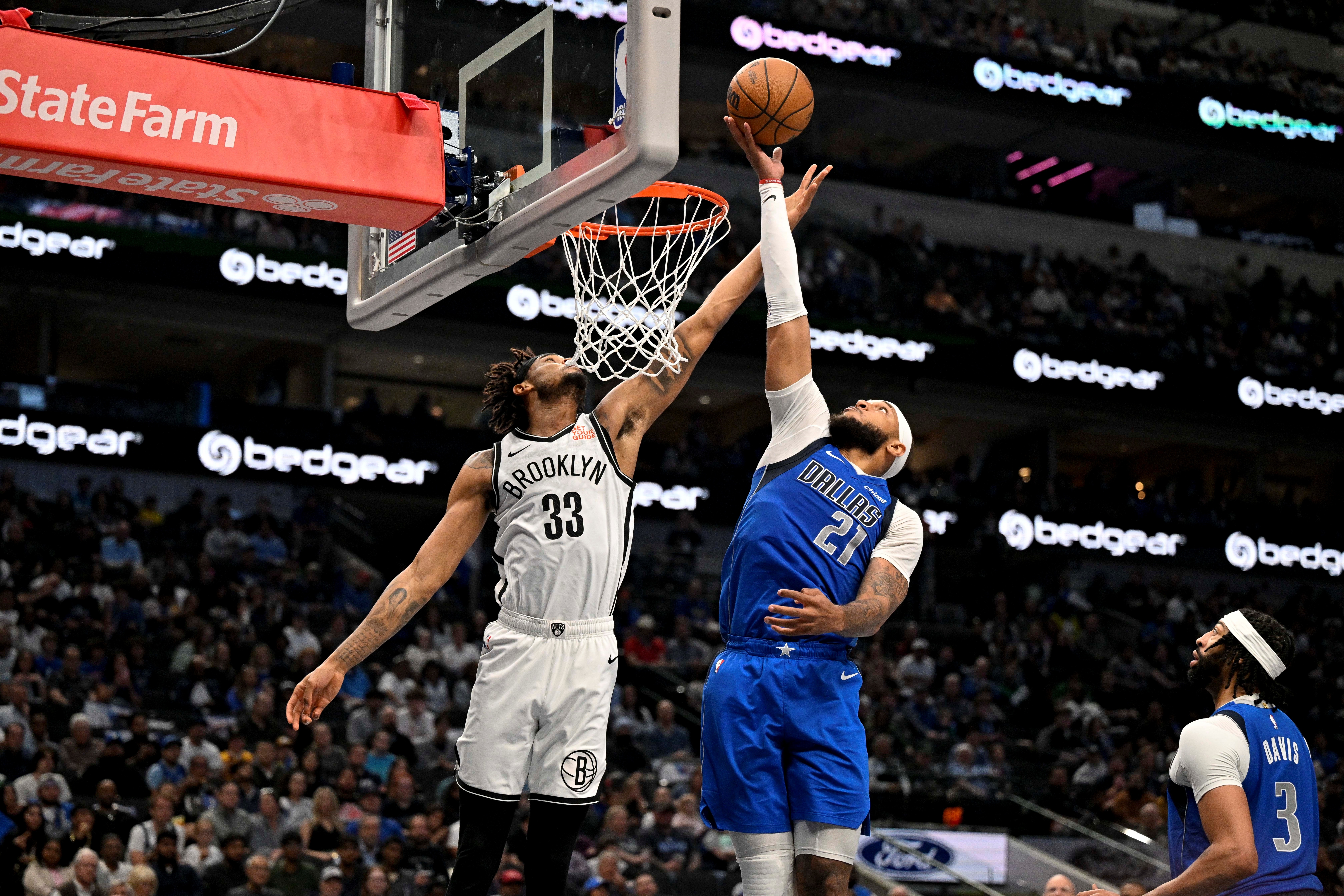 會(huì )引進(jìn)誰(shuí)？??記者：湖人尋求升級內線(xiàn) 有兩個(gè)名字值得密切關(guān)注