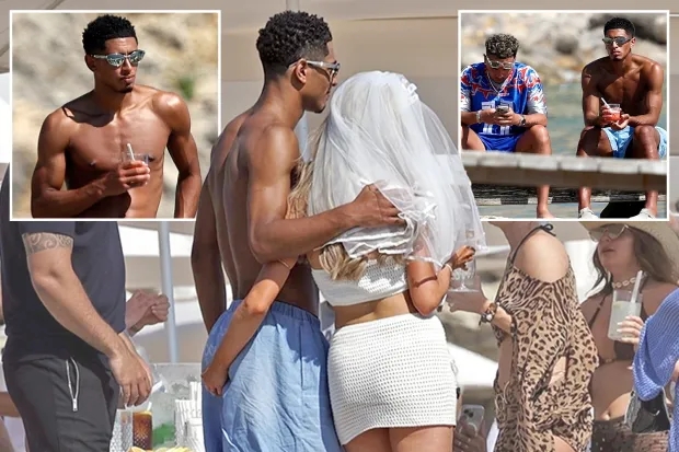 太陽(yáng)報：貝林厄姆度假時(shí)與一位準新娘合照???♀?被摸屁股