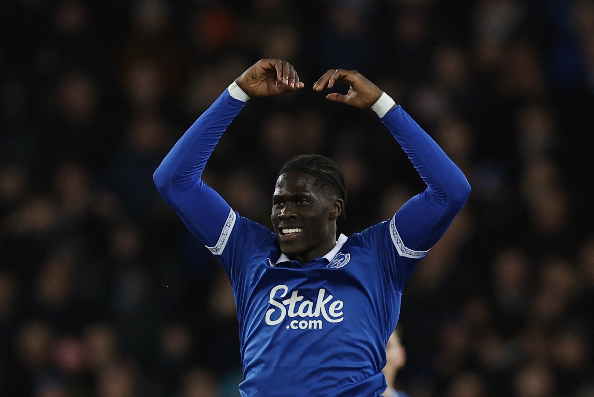 身價(jià)5000萬(wàn)！回聲報：新月想簽維拉中場(chǎng)奧納納，埃弗頓有10%分成