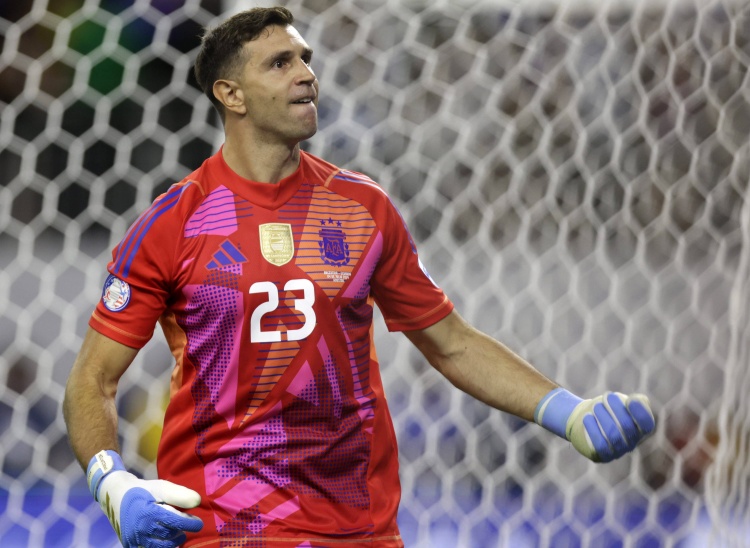 大馬?。含F在專(zhuān)注于阿根廷國家隊，至于未來(lái)轉會(huì )市場(chǎng)才剛打開(kāi)