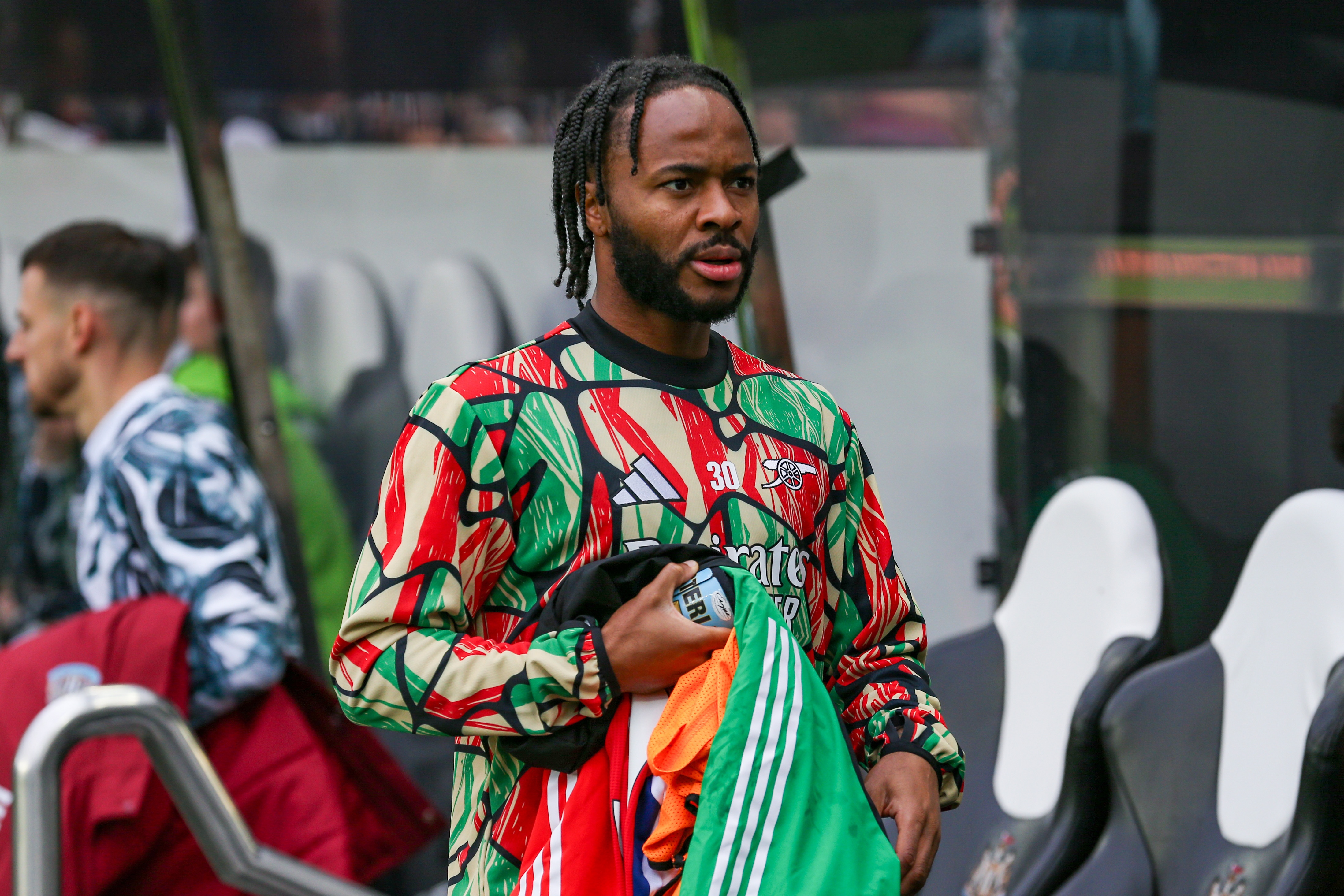 ESPN：斯特林暫不考慮前往沙特或大聯(lián)盟，但他在英格蘭選擇有限