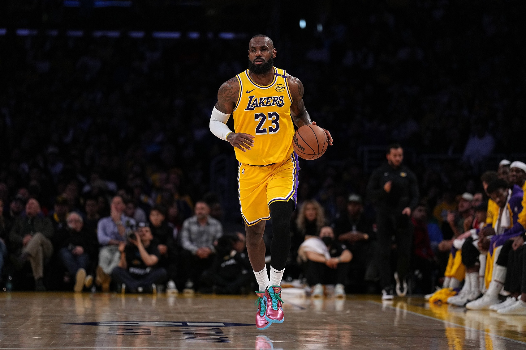 詹姆斯：最開(kāi)始接觸籃球是受到了喬丹&希爾&便士的啟發(fā)