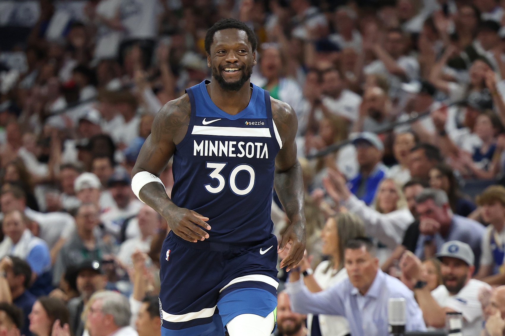 3094萬(wàn)~蘭德?tīng)栃柙?月30日前決定是否執行球員選項 可簽4年1.94億