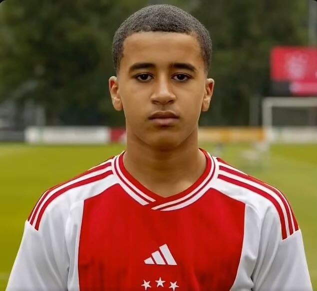 記者：皇馬有意阿賈克斯16歲中場(chǎng)瓦扎內，已進(jìn)行初步接觸