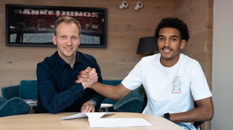 官方：藥廠(chǎng)與18歲中場(chǎng)奧耶卡續約至2028年，25-26賽季外租至波鴻