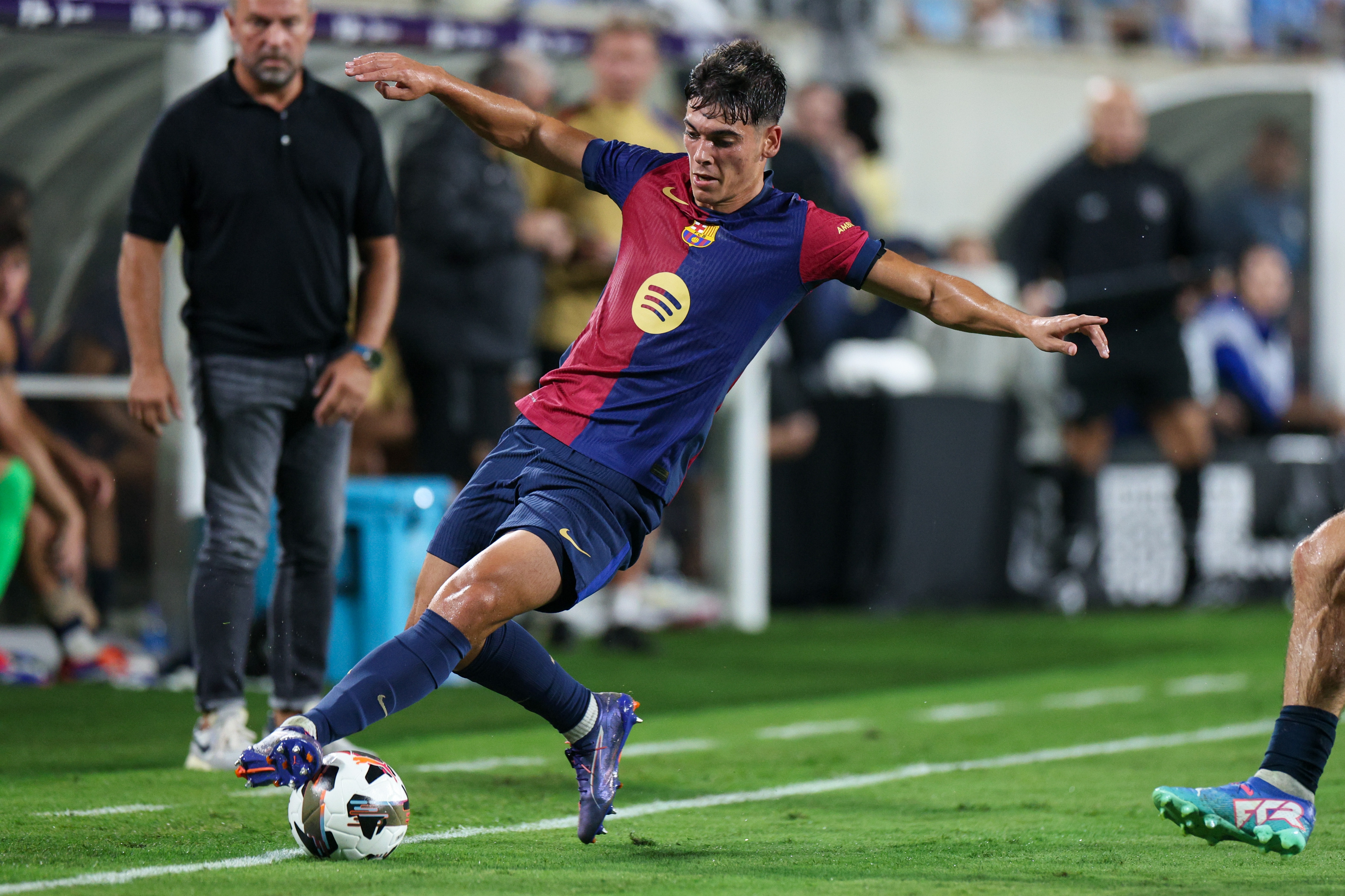 世體：總價(jià)600萬(wàn)歐，巴薩和科莫就瓦萊轉會(huì )達成協(xié)議