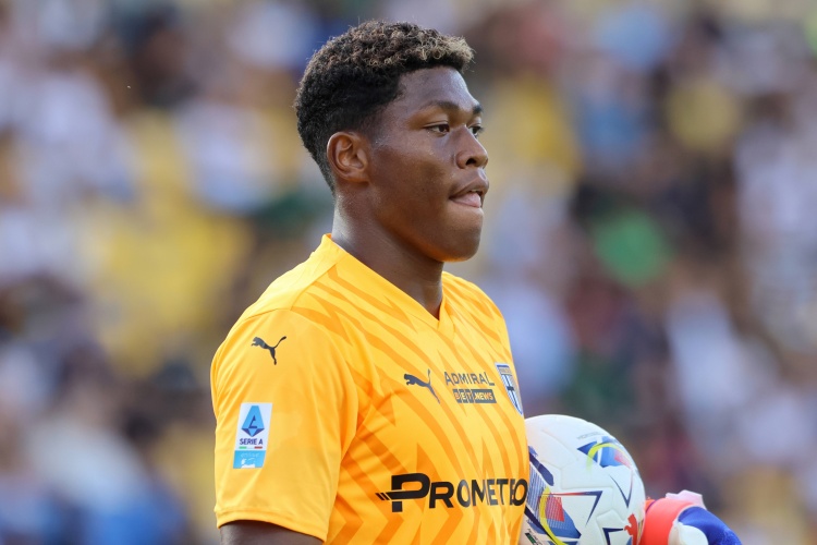 記者：那不勒斯續約梅雷特只待官宣，但仍在關(guān)注凱帕和鈴木彩艷