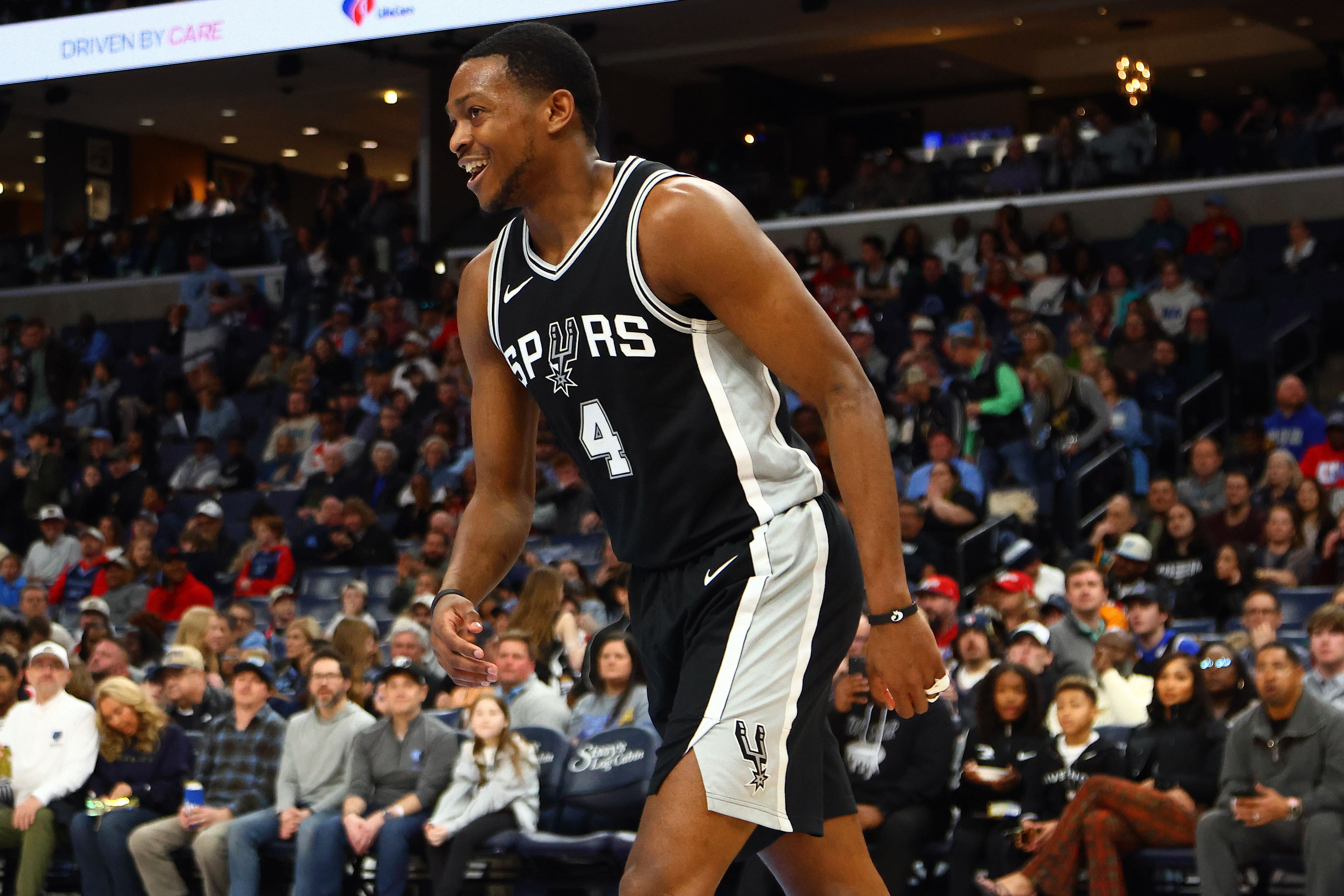 總決賽結束后?？怂褂匈Y格續簽3年1.4億 若等到8月可簽4年2.29億