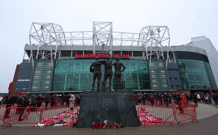 窮???TA曼聯(lián)夏窗前瞻：還欠人3億鎊轉會(huì )費 B費不走錢(qián)從哪來(lái)？