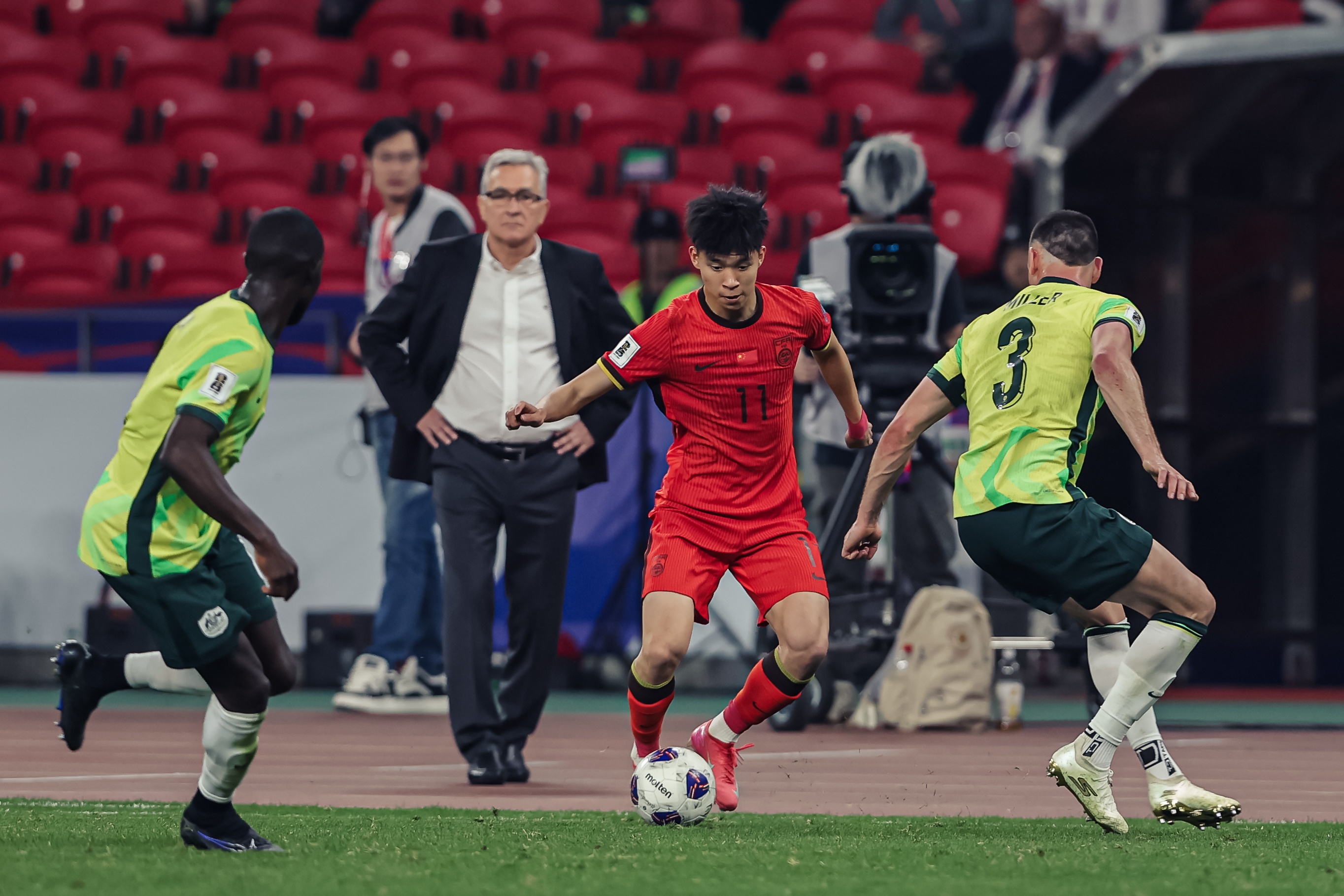 澎湃：中場(chǎng)組合是伊萬(wàn)最費心難題 張玉寧、王鈺棟雙前鋒浮出水面