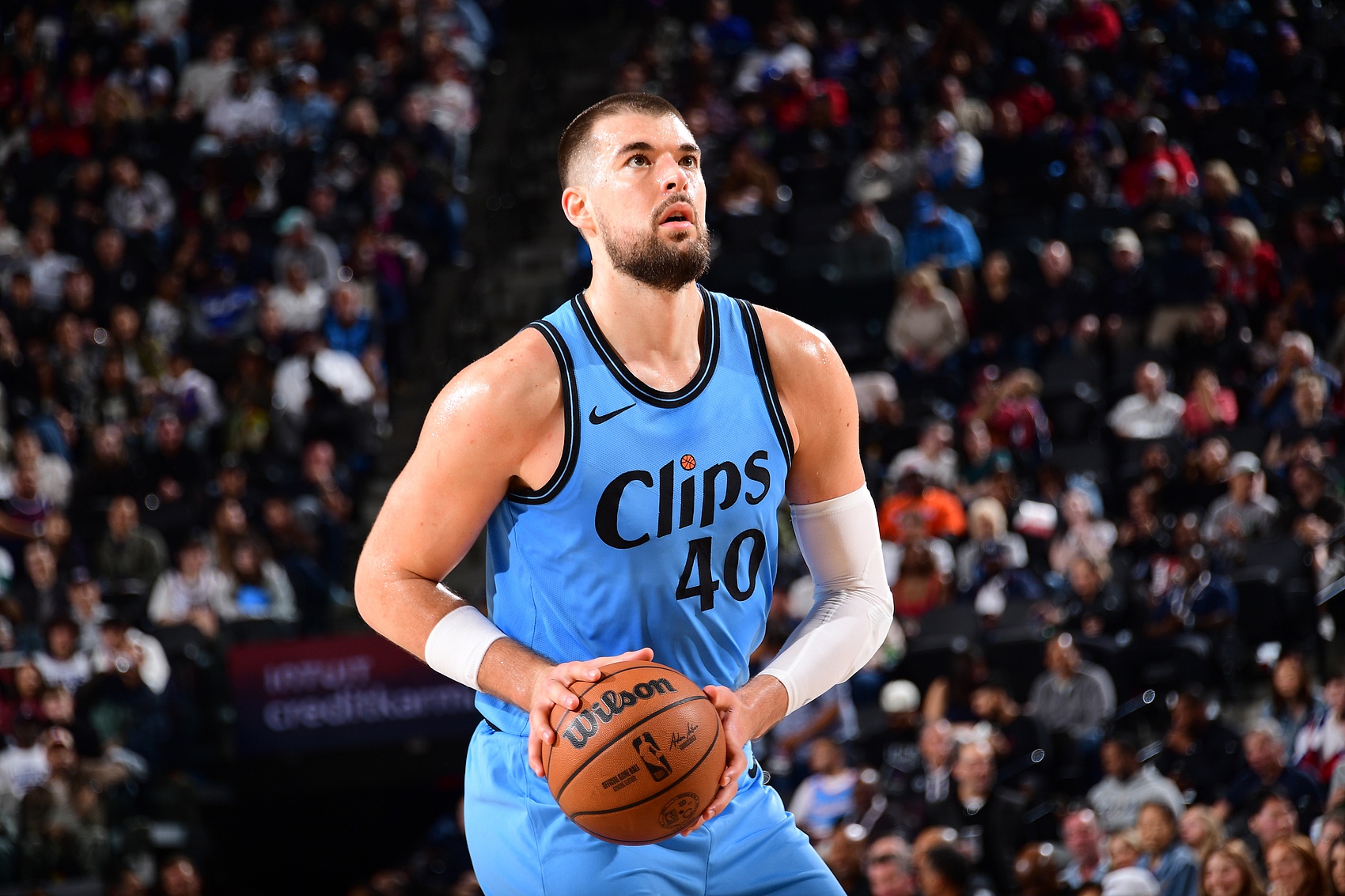 快船官推曬祖巴茨紀錄：?jiǎn)钨惣?010個(gè)籃板領(lǐng)跑聯(lián)盟 隊史第四次