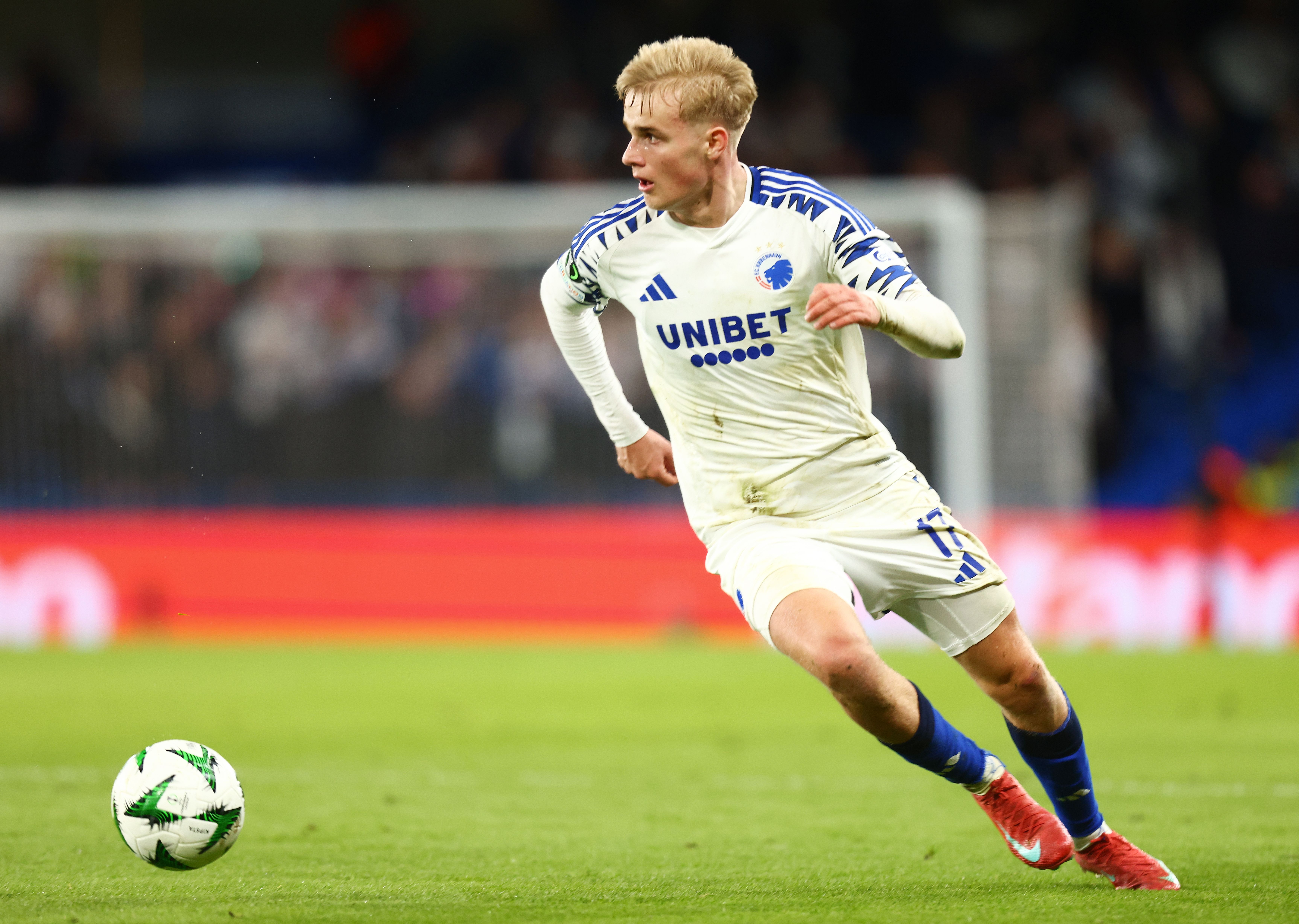 德天空：法蘭克福有意哥本哈根19歲中場(chǎng)弗羅霍爾特，已展開(kāi)談判