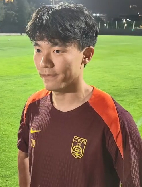 首訓迎暴雨！胡荷韜：天氣對雙方的影響一樣，國足已做好雨戰準備