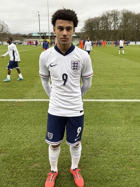 羅馬諾：曼城即將簽下謝周三15歲前鋒卡達馬特里