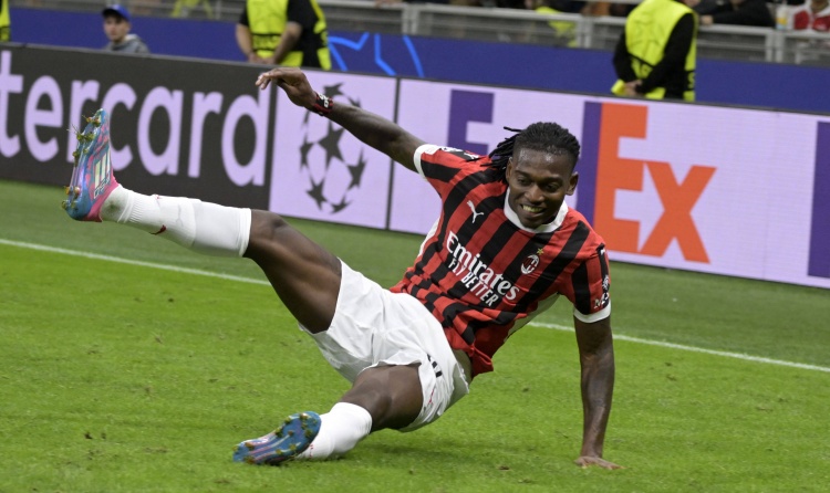 意媒：那不勒斯有意引進(jìn)萊奧，已接觸經(jīng)紀人&會(huì )談結果積極