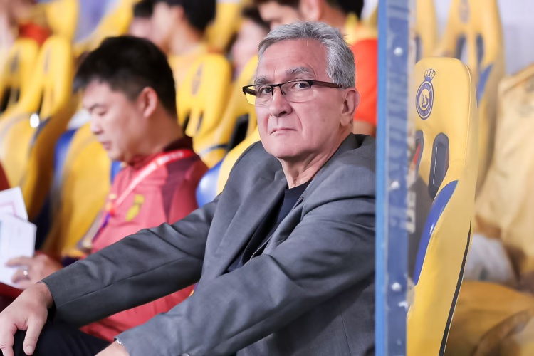 伊萬(wàn)笑對印尼媒體：我有10個(gè)前鋒可用 一直很樂(lè )觀(guān)