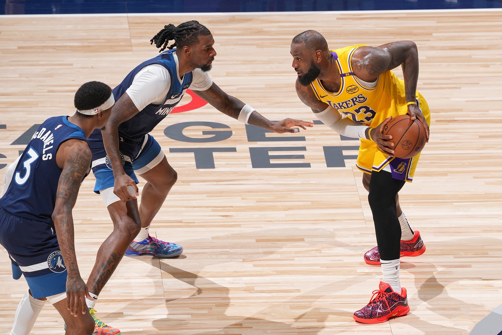 空間型C！美媒：湖人有很高的可能性簽下里德 但大概率為先簽后換