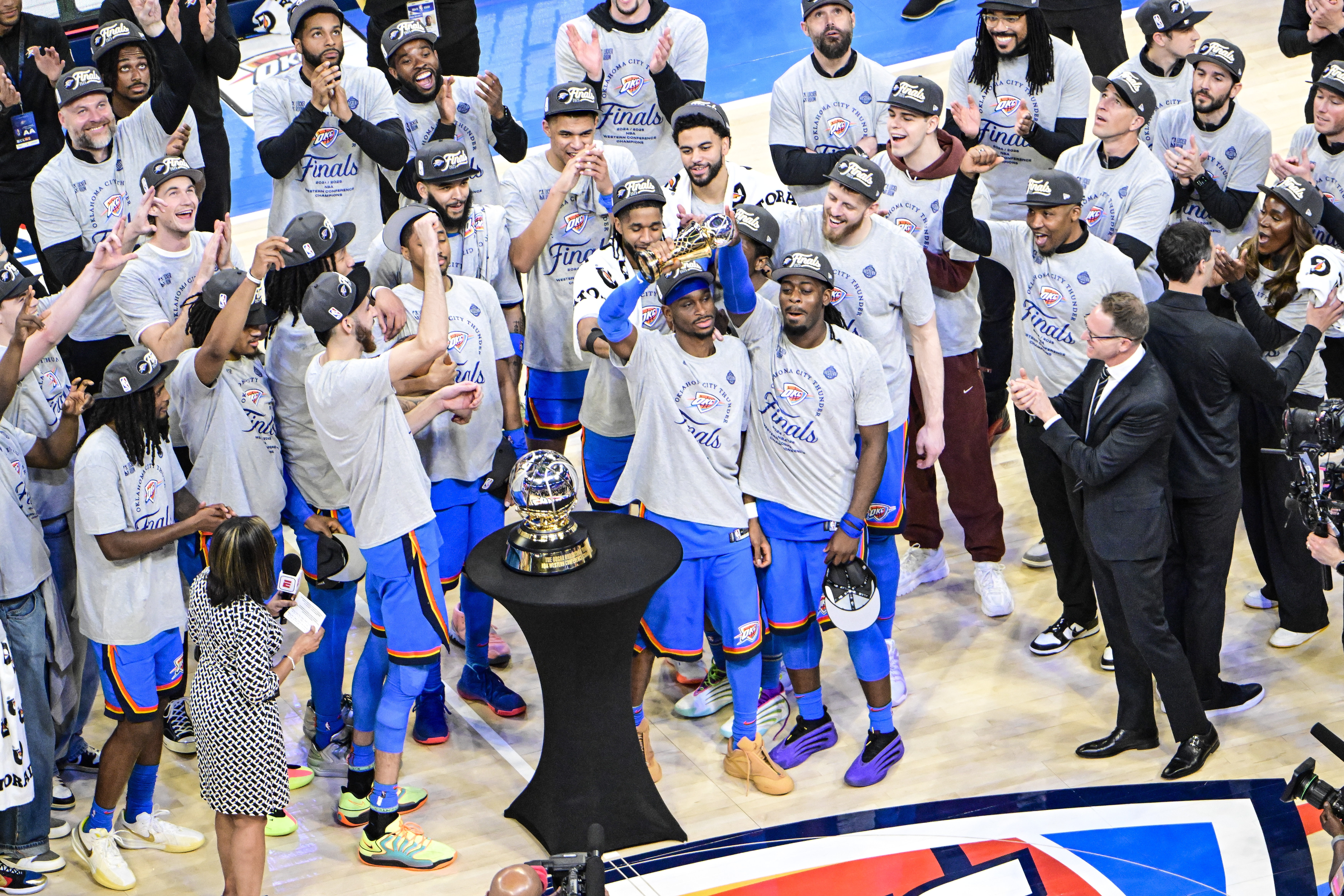 巴克利：沒(méi)人能在一周內擊敗雷霆4次 他們的替補強過(guò)步行者