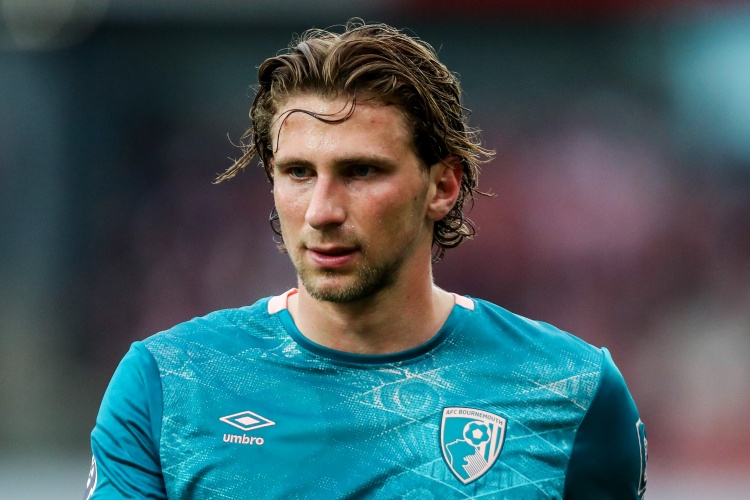 記者：巴黎報價(jià)伯恩茅斯后衛扎巴尼 同時(shí)在運作另一名英超球員