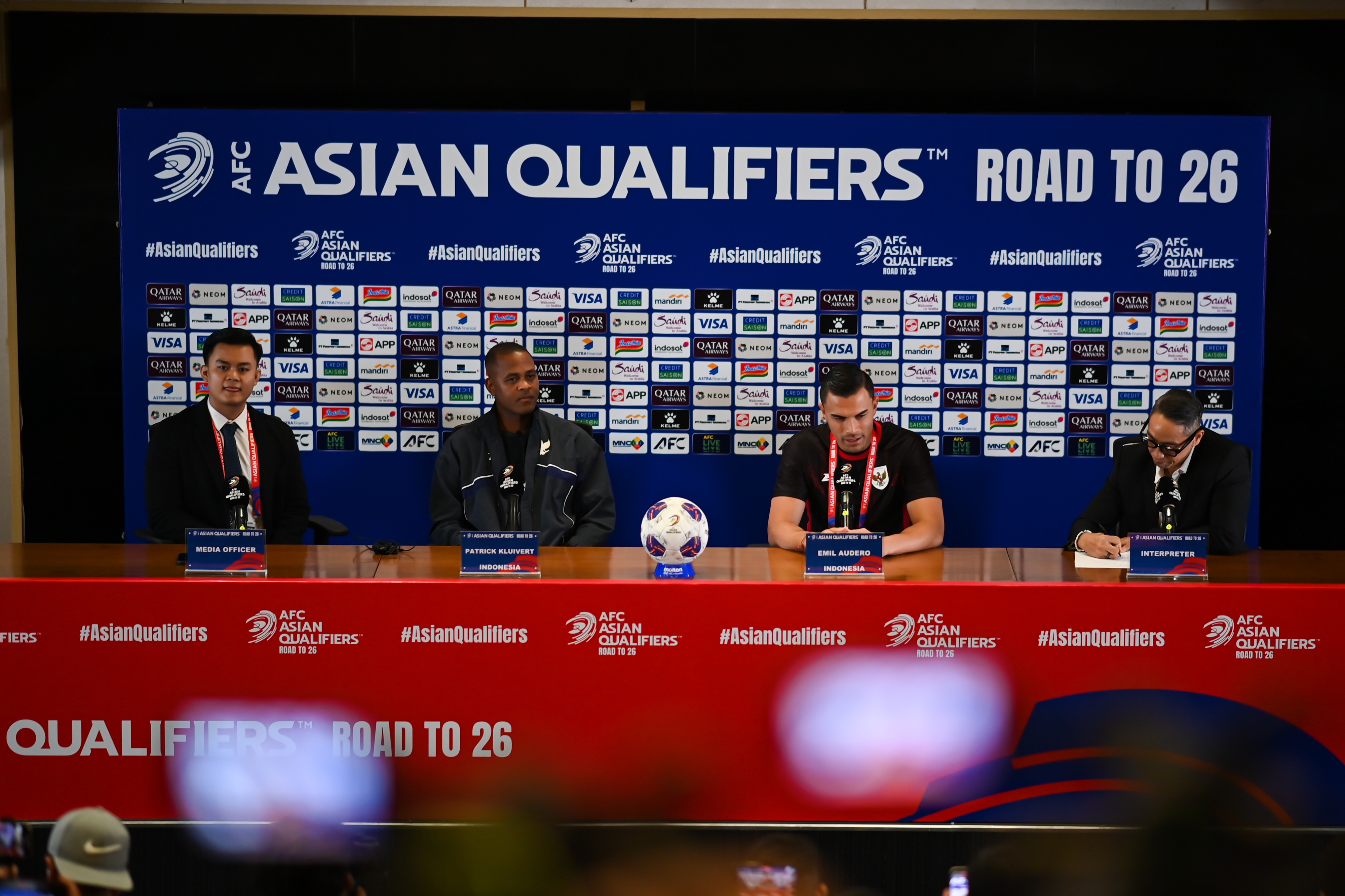 克魯伊維特：在巴厘島集訓很重要，訓練所有內容將在對國足時(shí)展現