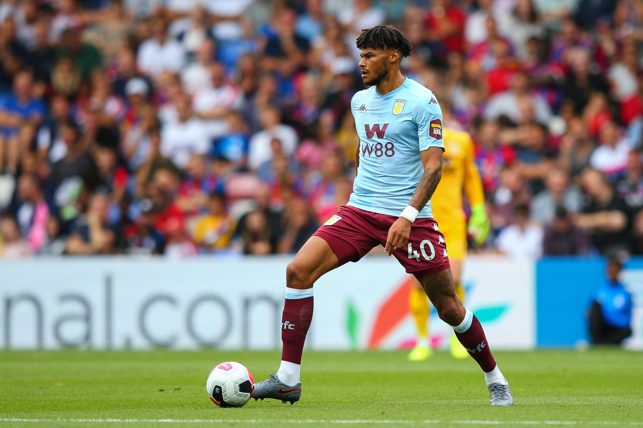 官方：維拉宣布與32歲后衛明斯完成續約，球員出場(chǎng)187次8球10助攻