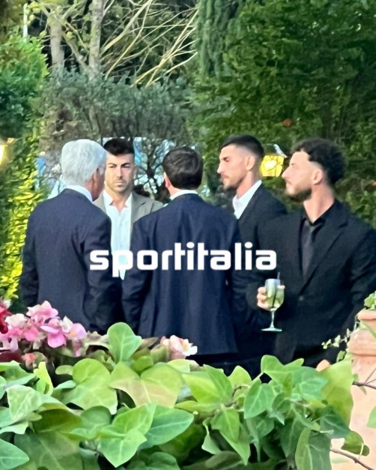 羅體：加斯佩里尼參加斯卡馬卡婚禮，與沙拉維、佩萊格里尼長(cháng)談