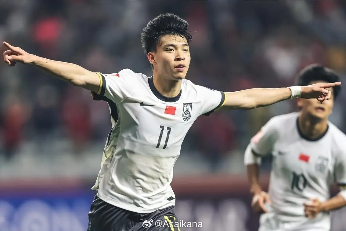 客場(chǎng)作戰的中國隊今天將身穿白色上衣/深灰色短褲的球衣作戰