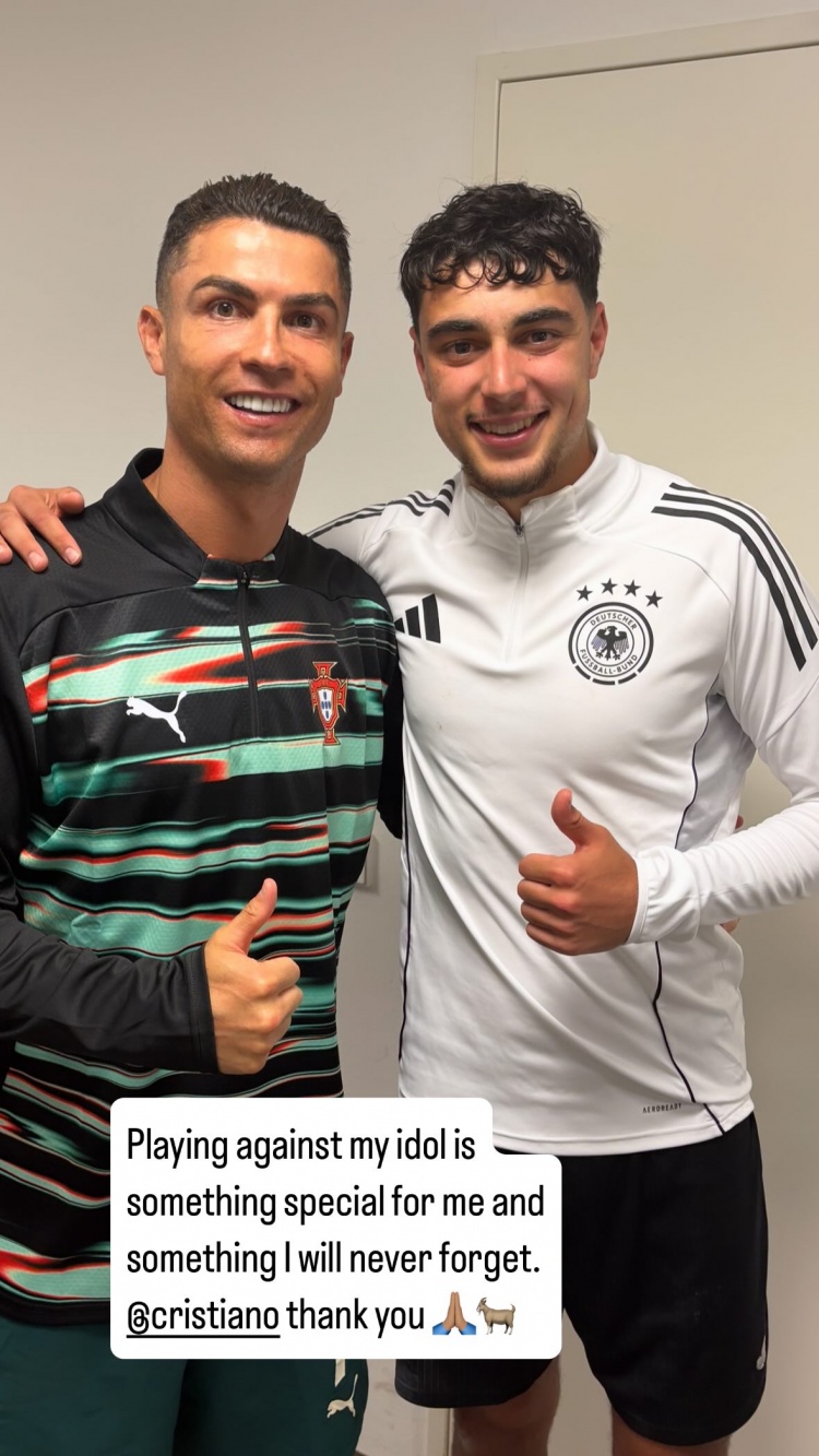 帕夫洛維奇曬C羅合照：和偶像踢球永生難忘，謝謝歷史最佳