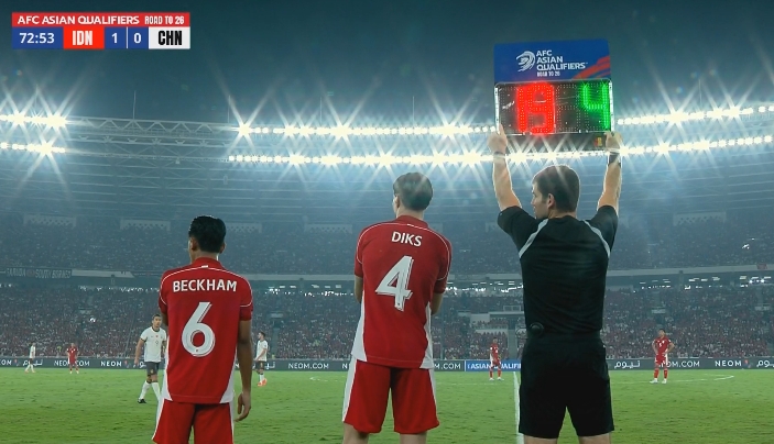 上貝克漢姆是吧！印尼第72分鐘換上球員“貝克漢姆”和迪克斯